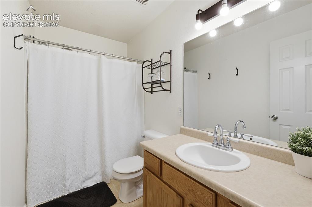 Image 26 of 38: Bathroom
