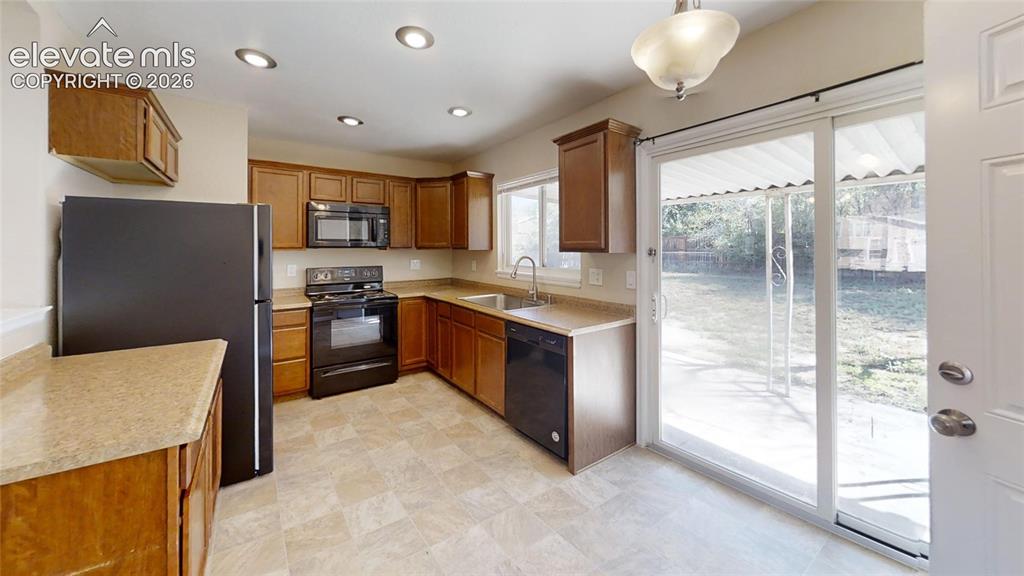 Image 15 of 15: Kitchen