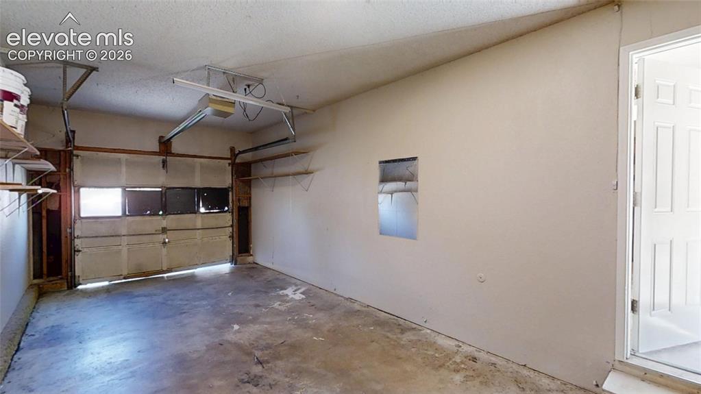 Image 7 of 15: Garage