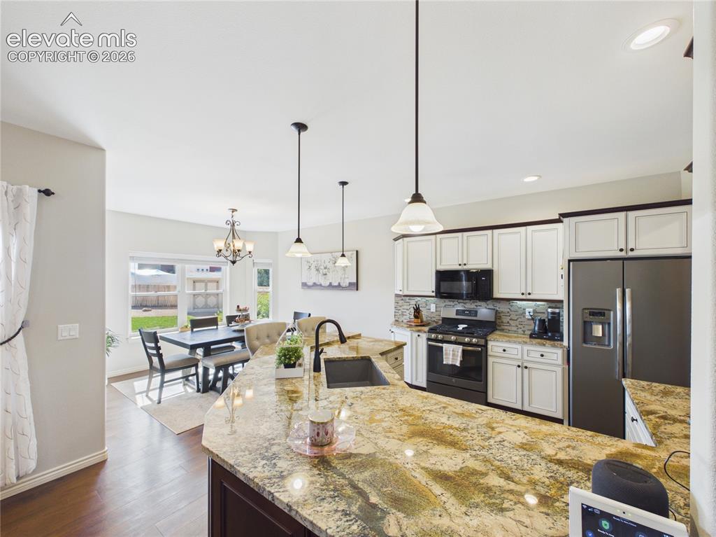 Image 9 of 50: Kitchen