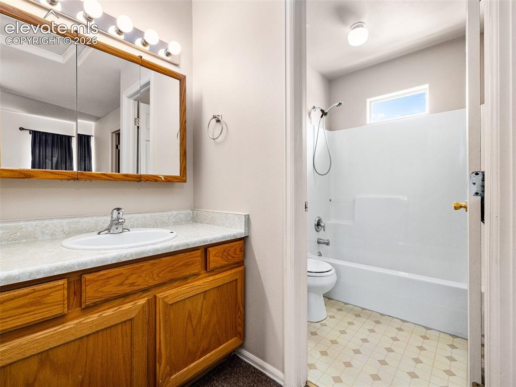 Image 16 of 25: Bathroom