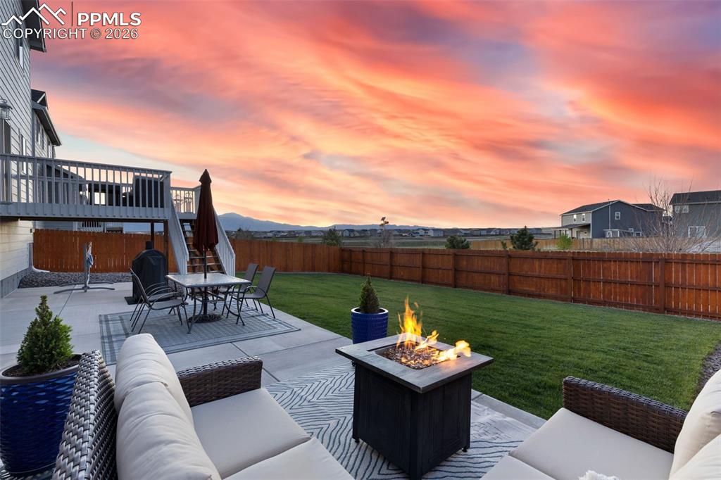 Image 10 of 48: Patio