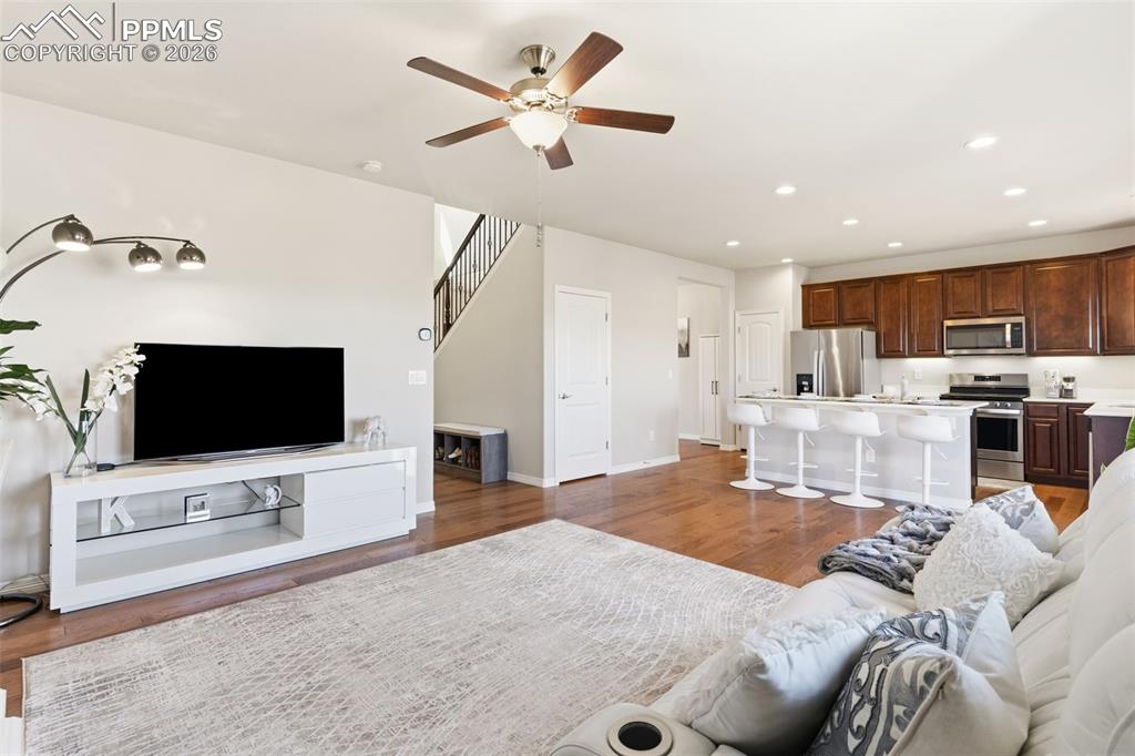 Image 19 of 48: Living Room