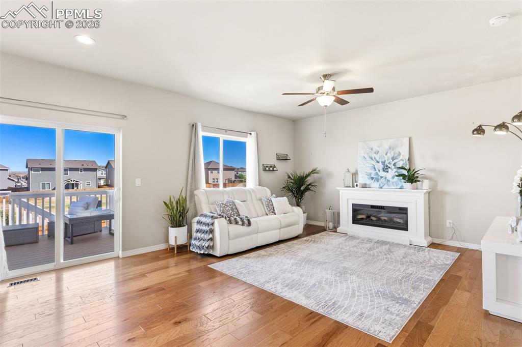 Image 20 of 48: Living Room