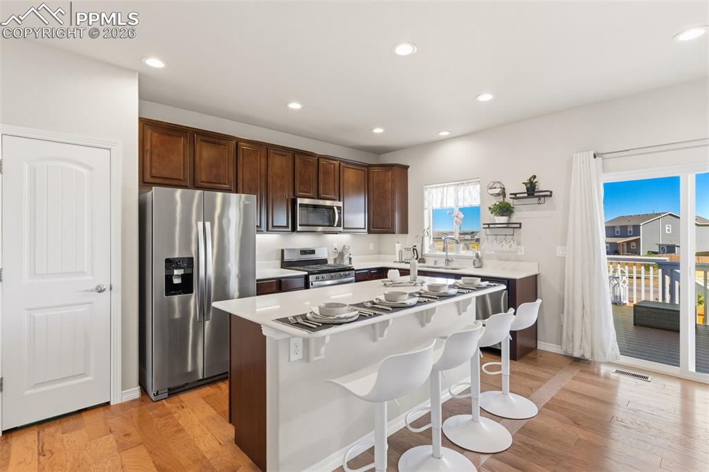 Image 24 of 48: Kitchen