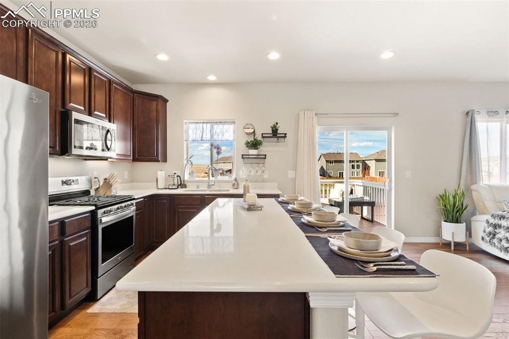 Image 27 of 48: Kitchen