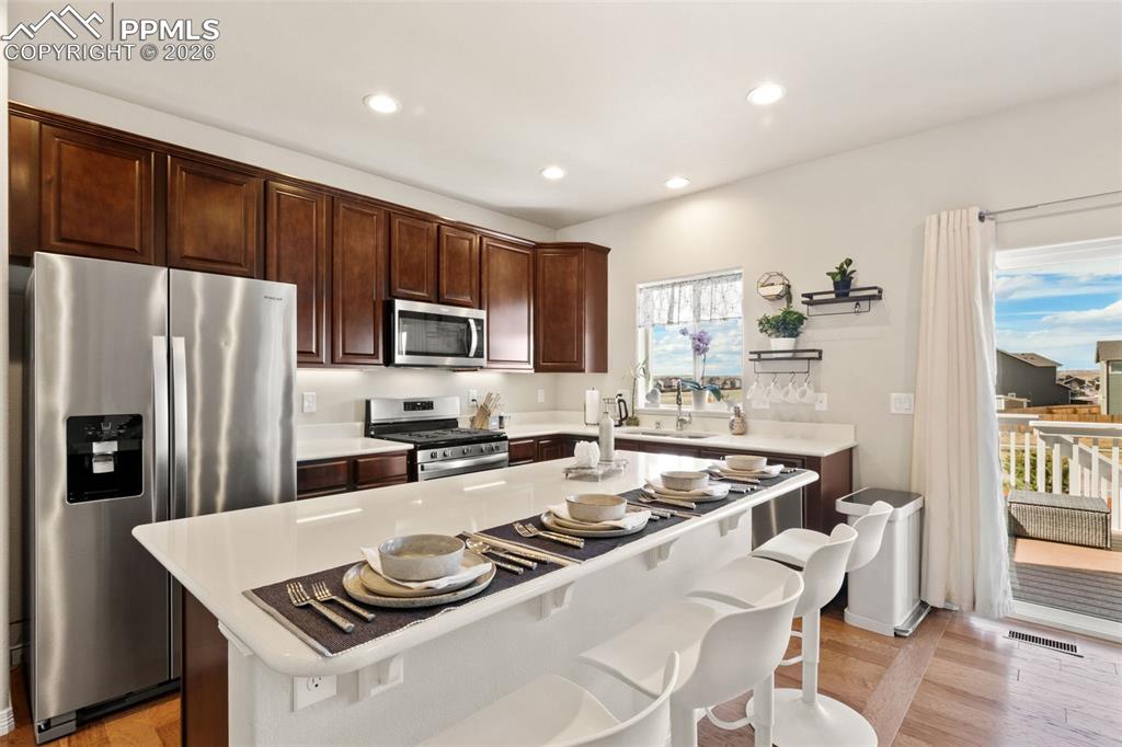 Image 29 of 48: Kitchen