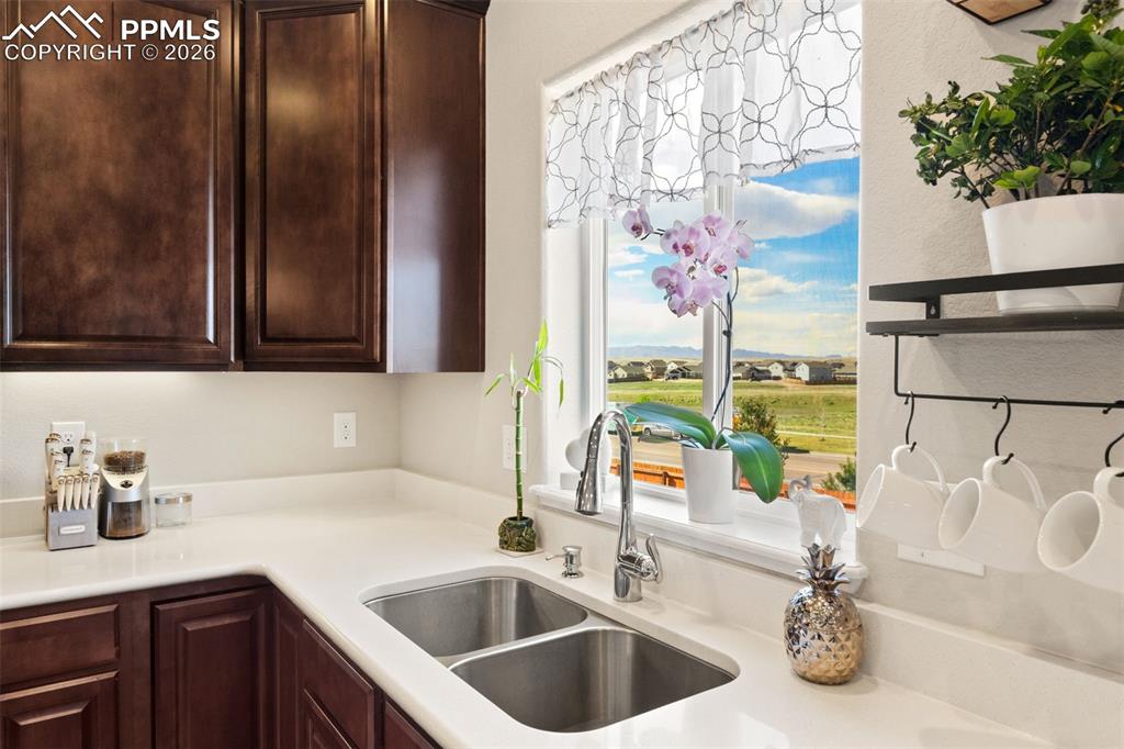 Image 30 of 48: Kitchen