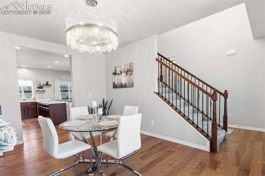 Image 31 of 48: Dining Area