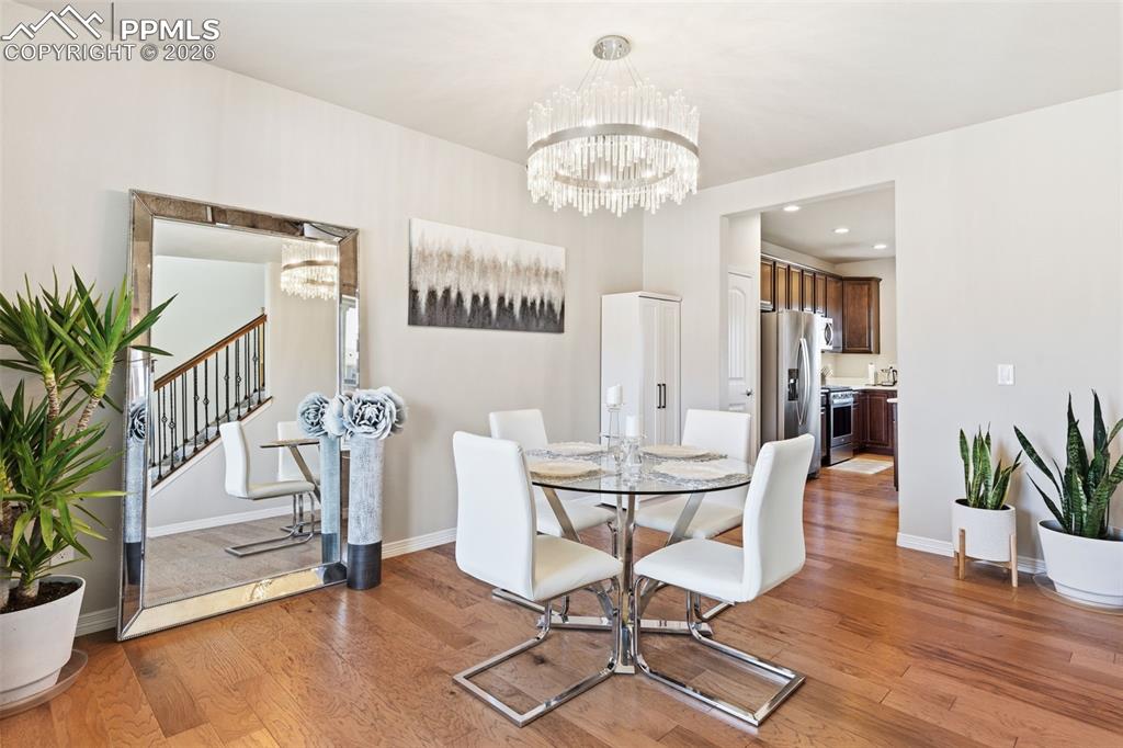 Image 32 of 48: Dining Area