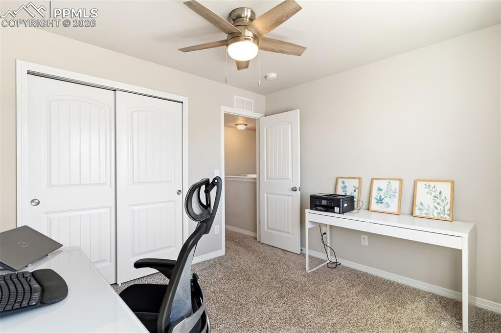 Image 39 of 48: Office