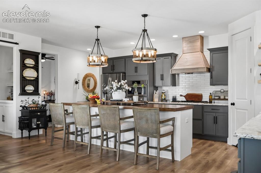 Image 9 of 50: Kitchen