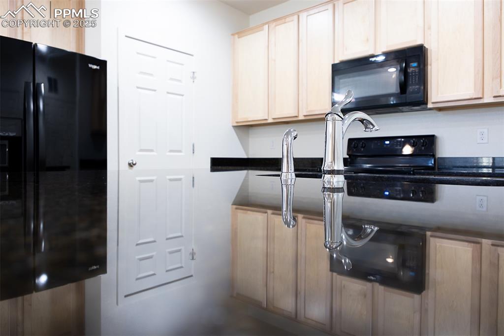 Image 12 of 37: Kitchen