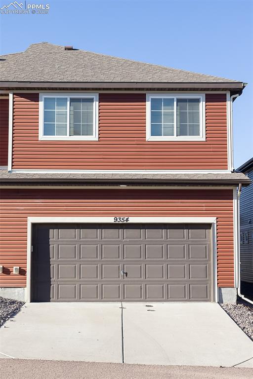 Image 30 of 37: Garage