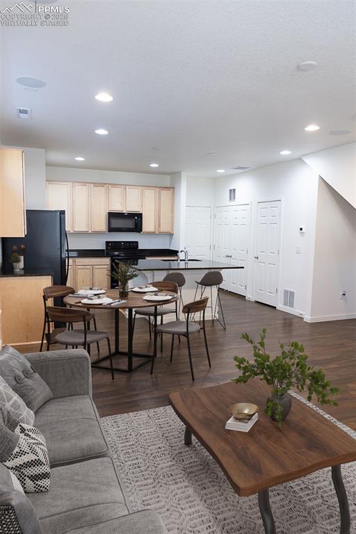 Image 9 of 37: Virtually staged