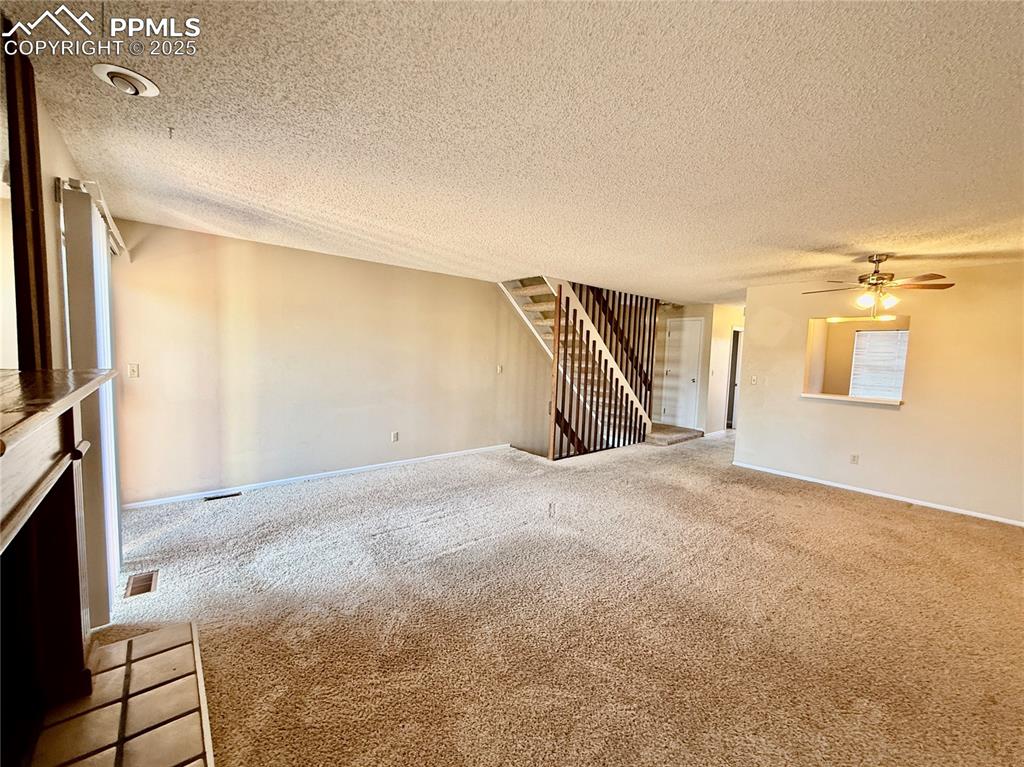 Image 15 of 27: Living Room