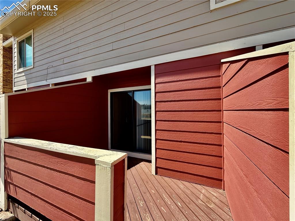 Image 21 of 27: Deck