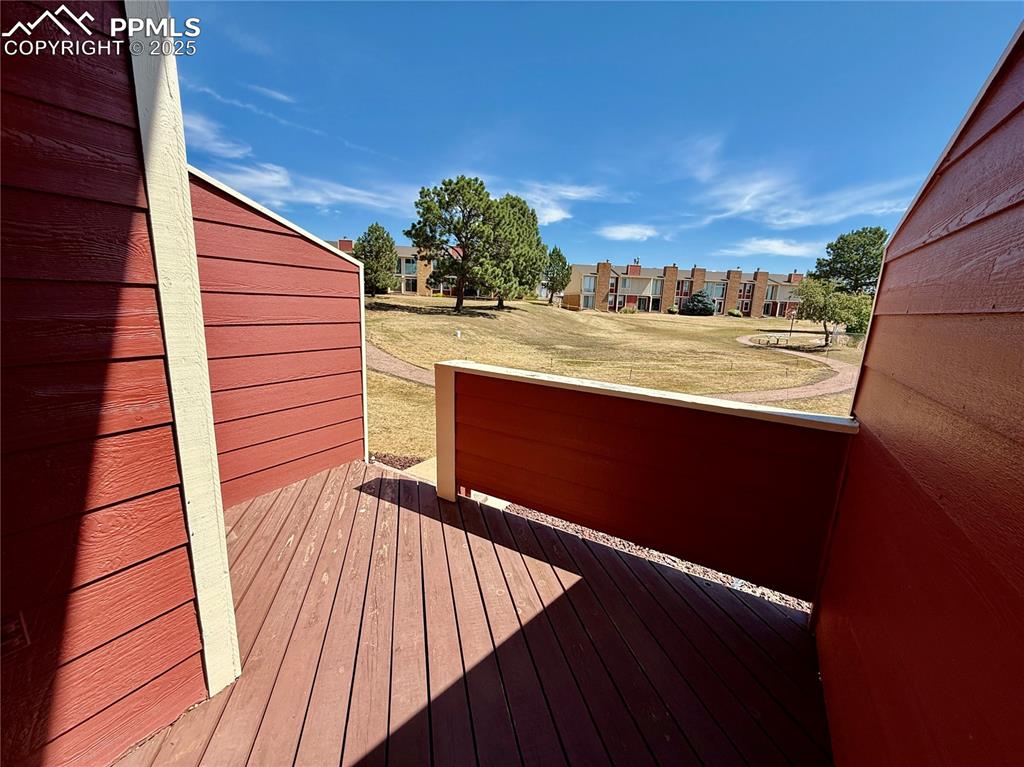 Image 22 of 27: Deck