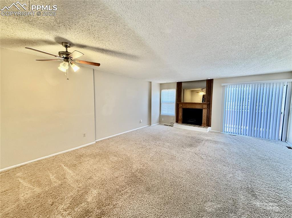 Image 5 of 27: Living Room