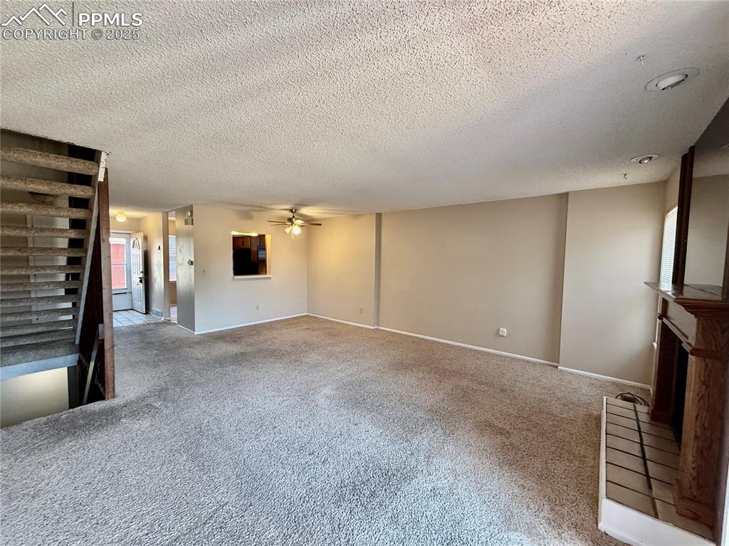 Image 7 of 27: Living Room