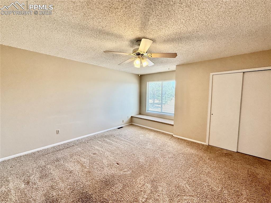 Image 8 of 27: Bedroom