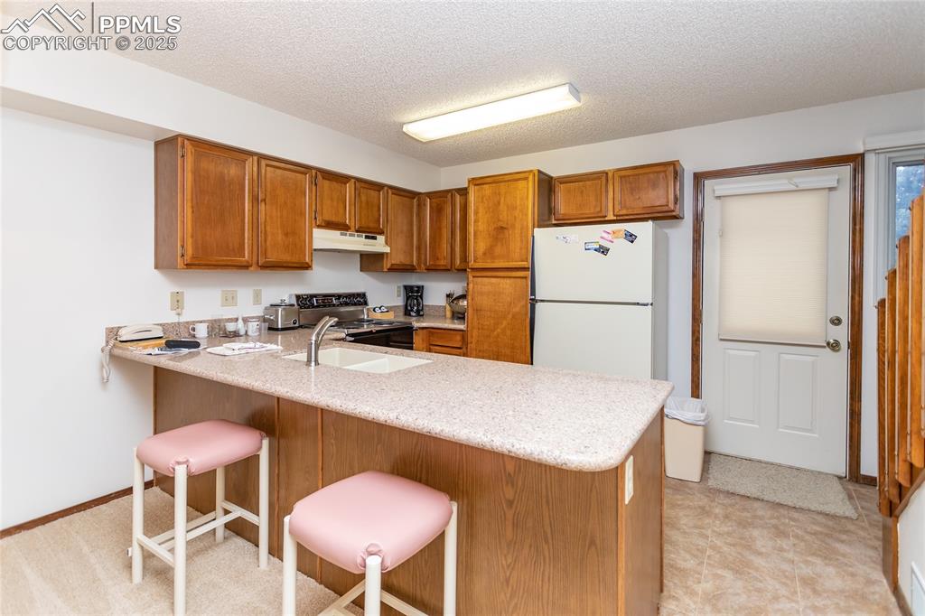 Image 11 of 35: Kitchen