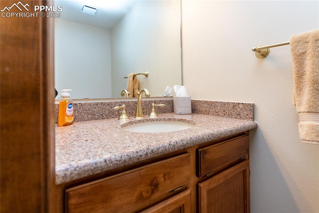 Image 17 of 35: Bathroom