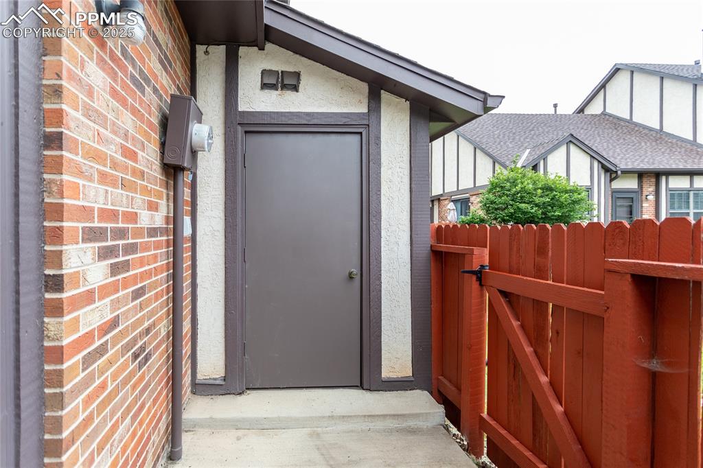 Image 29 of 35: Entry