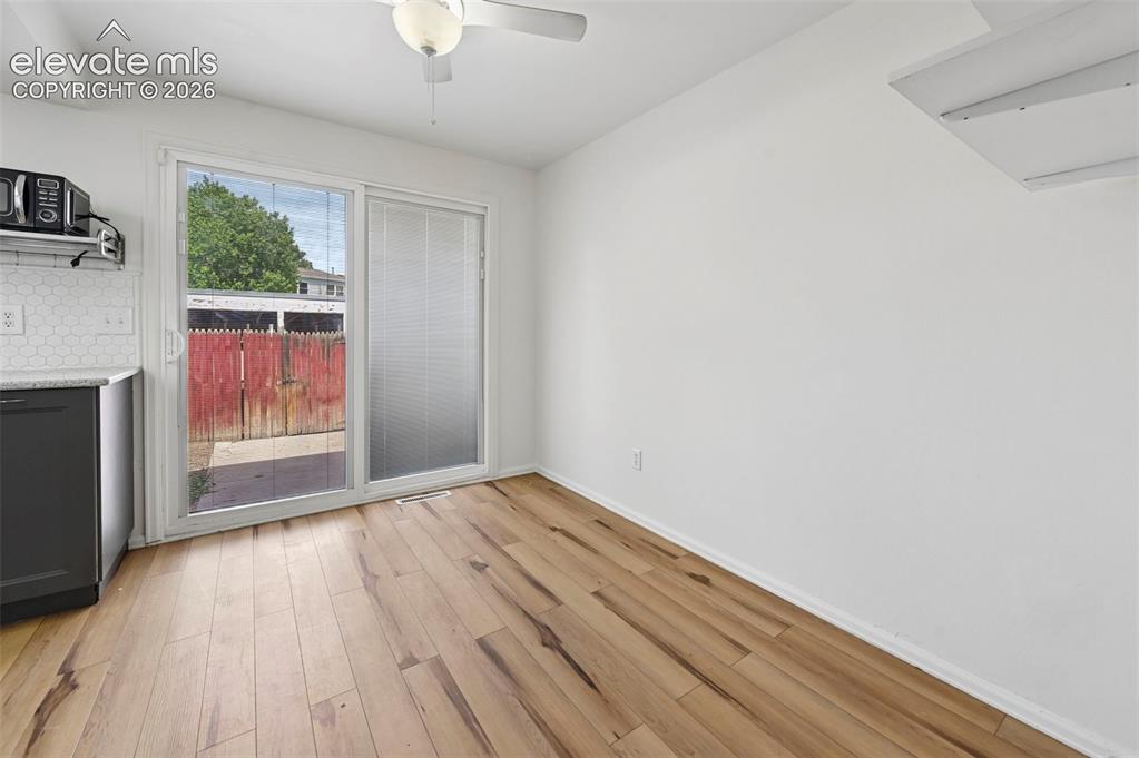 Image 10 of 27: Unstaged dining room