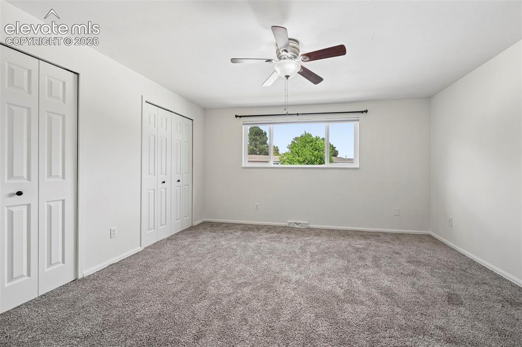 Image 13 of 27: Bedroom