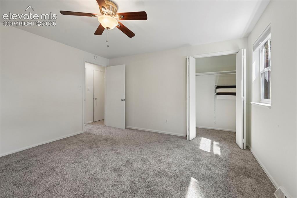 Image 16 of 27: Bedroom