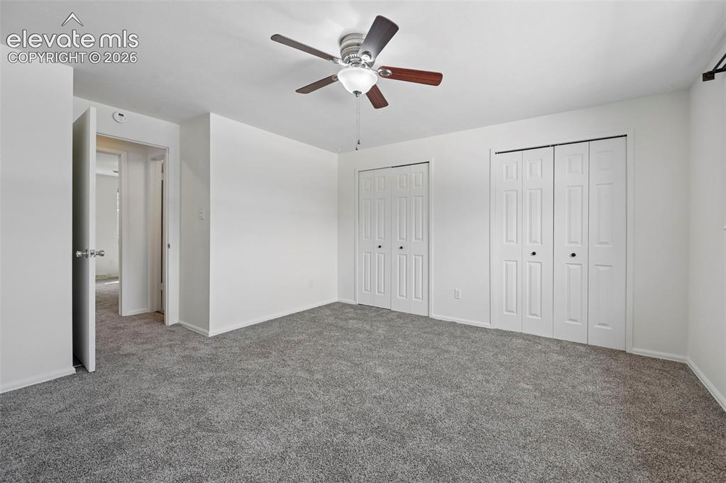 Image 19 of 27: Bedroom