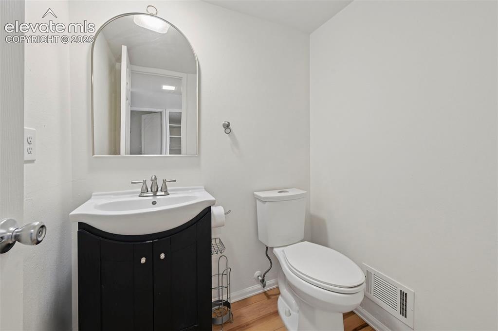 Image 20 of 27: Bathroom