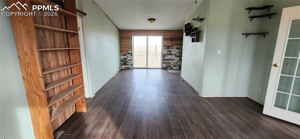 Image 15 of 21: dining/office