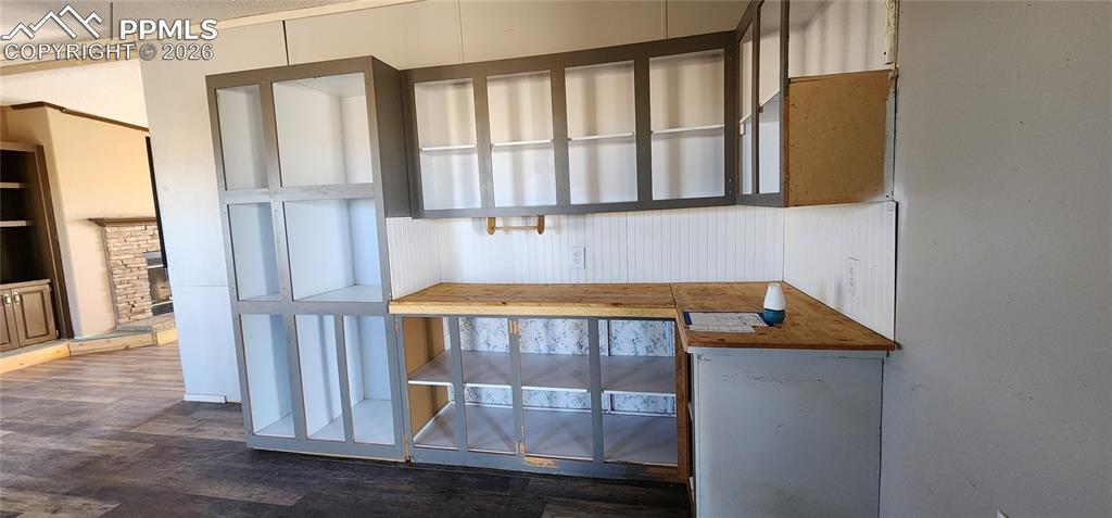 Image 3 of 21: Kitchen