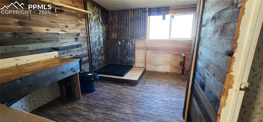 Image 6 of 21: Bathroom