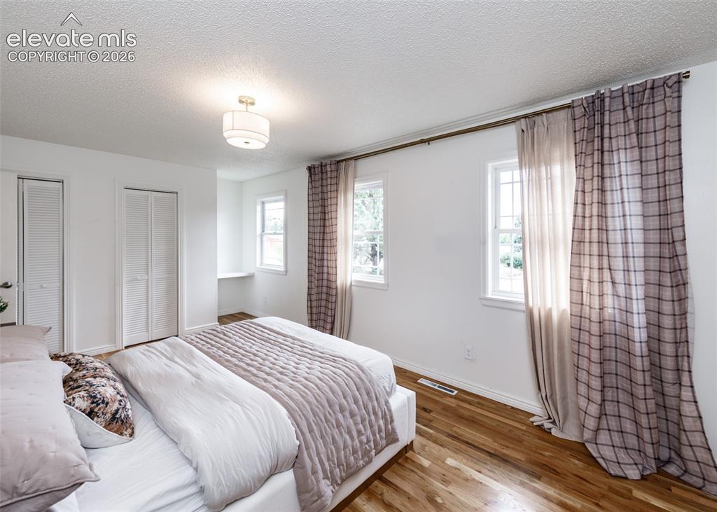 Image 17 of 43: Bedroom