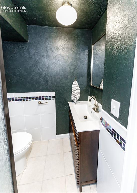 Image 32 of 43: Bathroom