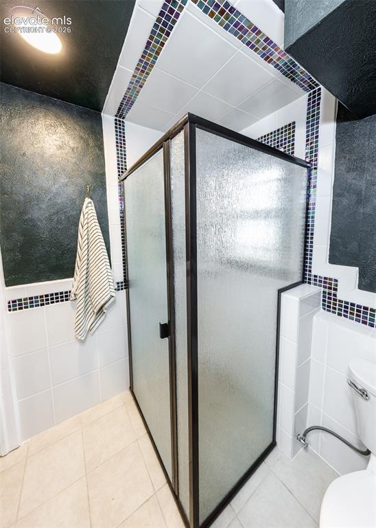 Image 34 of 43: Bathroom