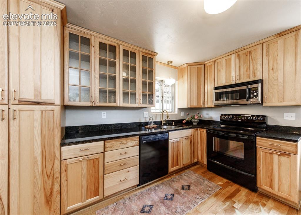 Image 9 of 43: Kitchen