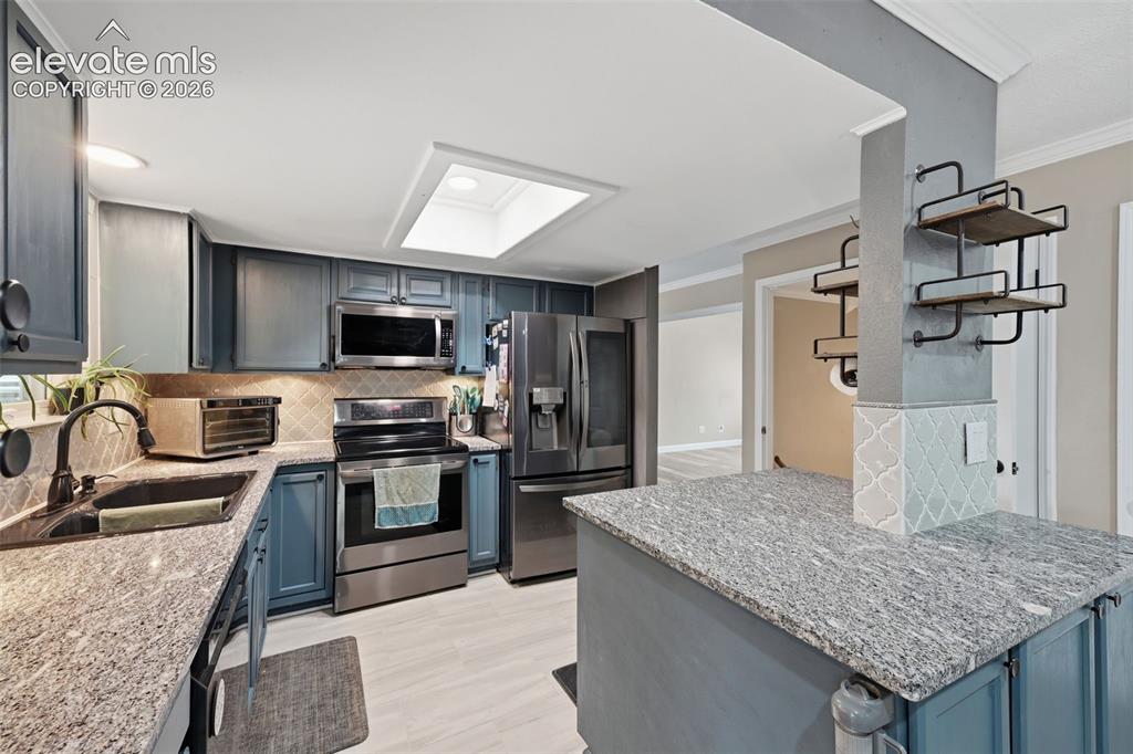 Image 13 of 43: Kitchen