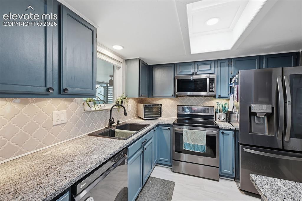 Image 14 of 43: Kitchen