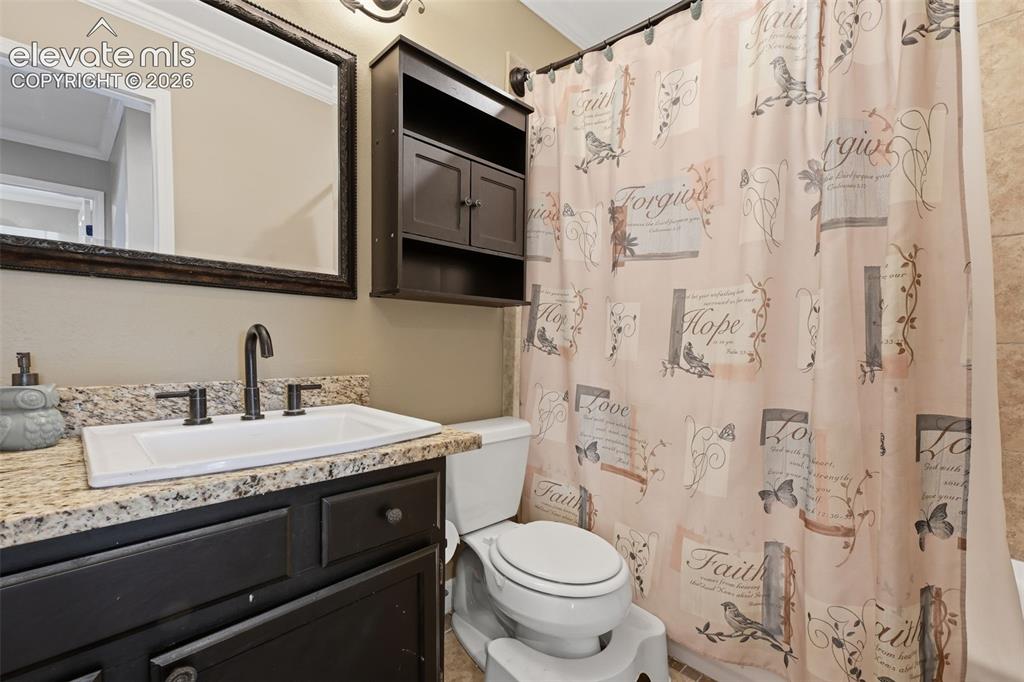 Image 22 of 43: Bathroom