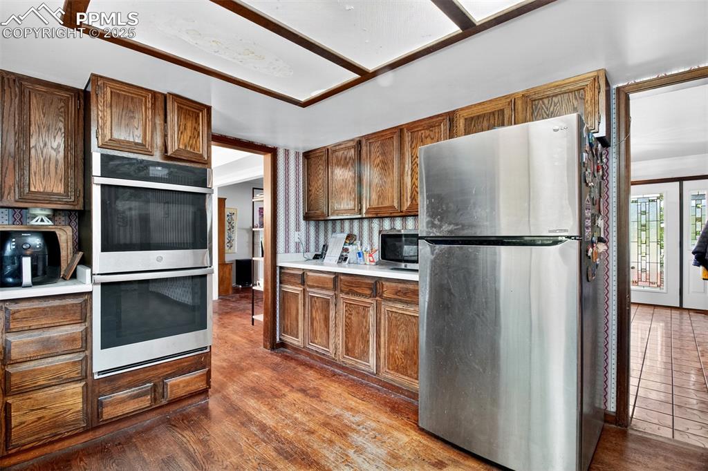 Image 10 of 44: Kitchen