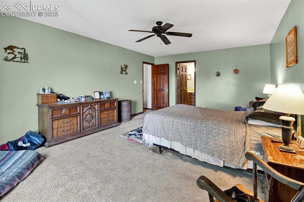 Image 20 of 44: Primary bedroom