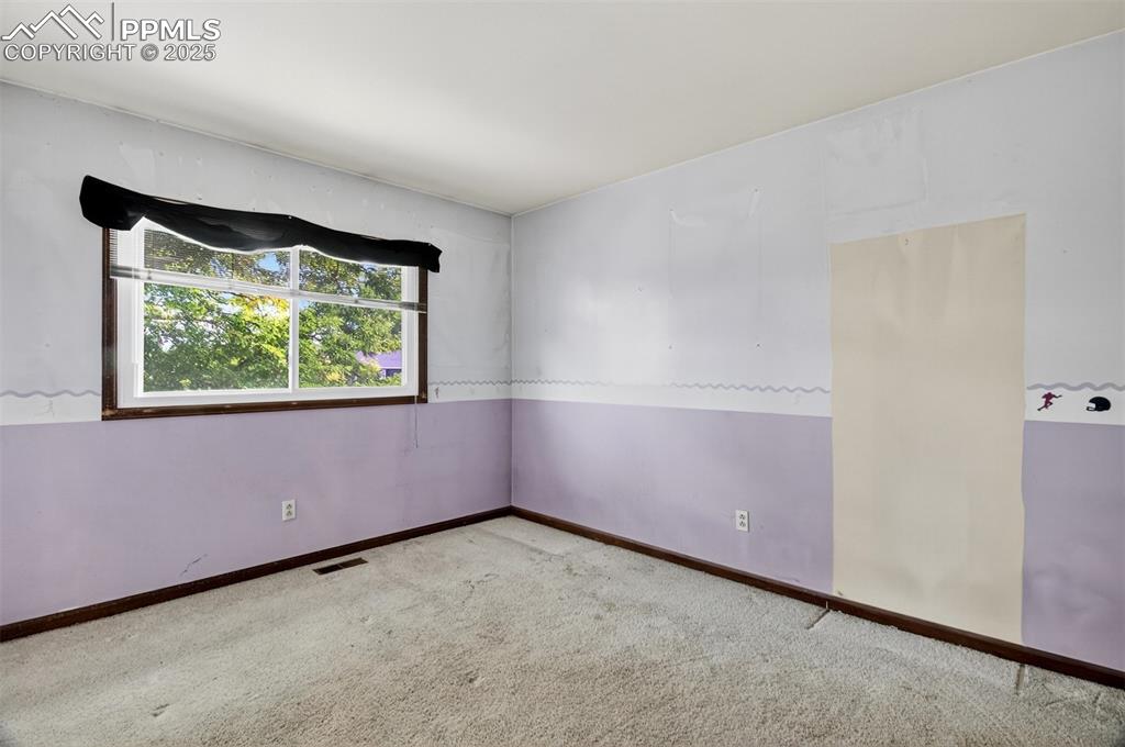 Image 23 of 44: Bedroom 3