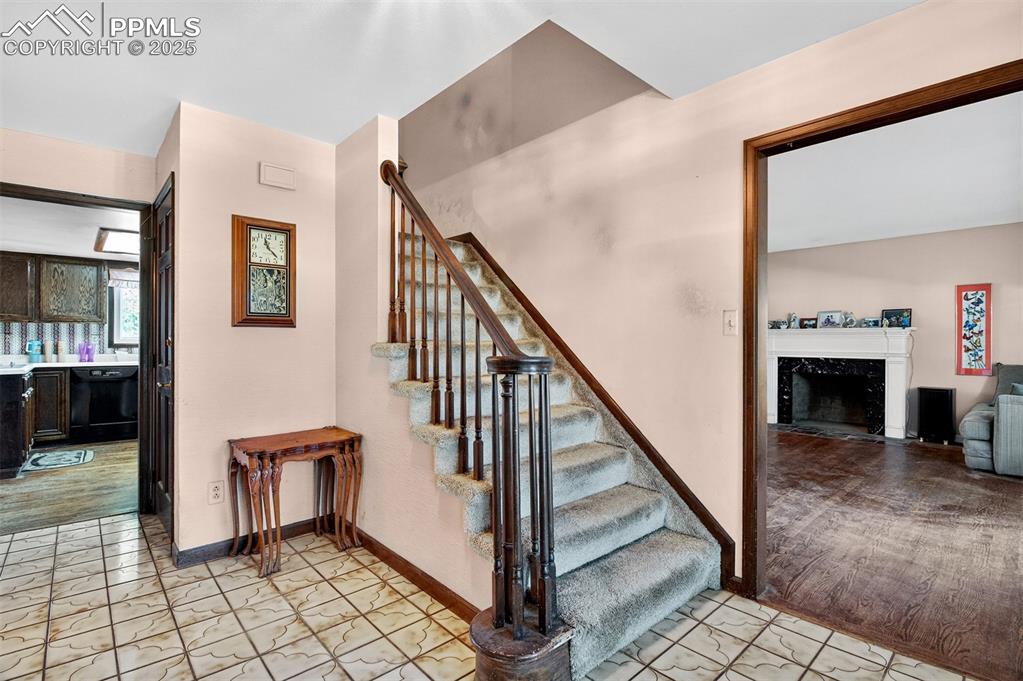 Image 3 of 44: Foyer