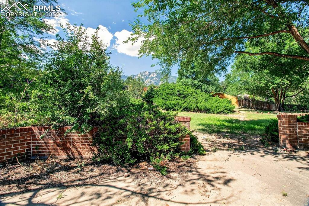 Image 37 of 44: Back patio