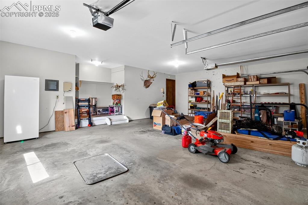 Image 40 of 44: 3 car garage