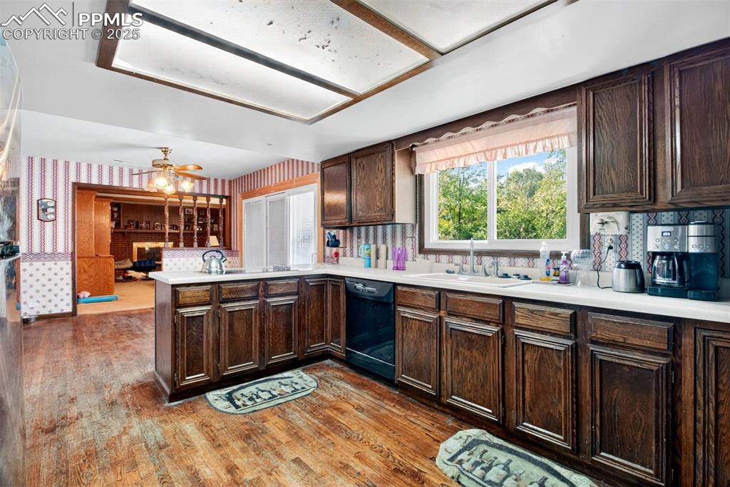 Image 8 of 44: Kitchen